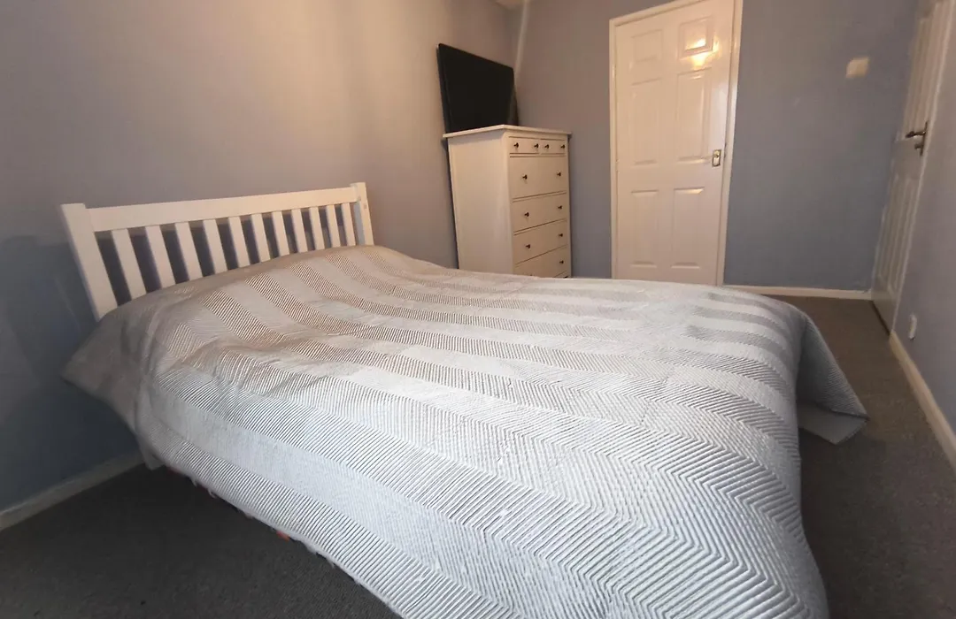 Spotless And Spacious Manchester Home-1